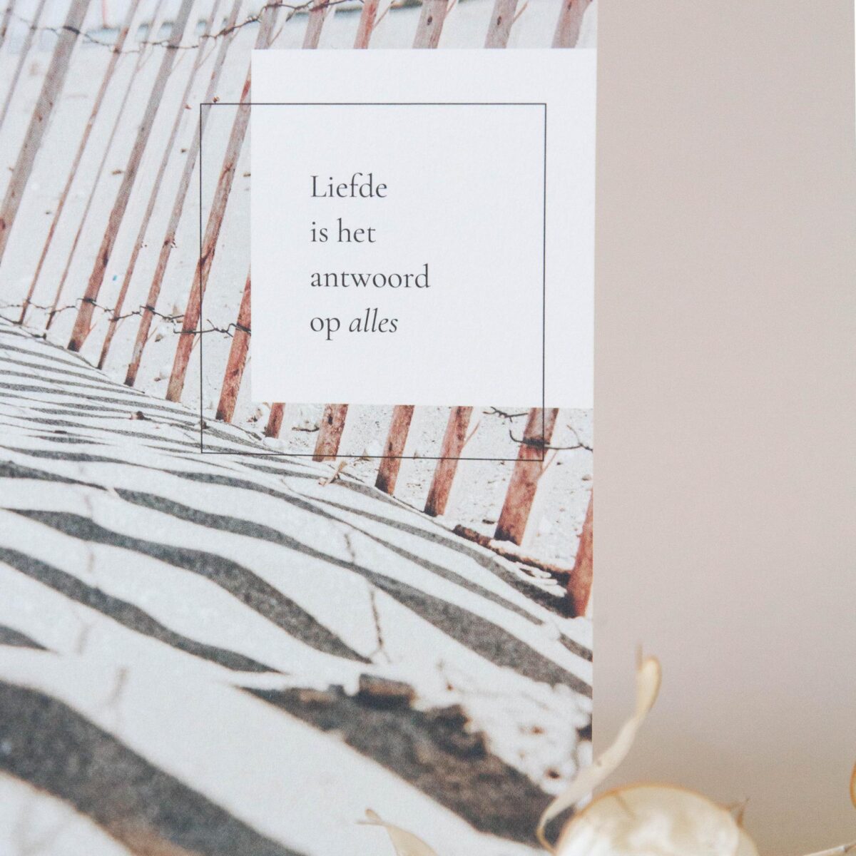Essencio_kaart_A6_liefde_is_het_antwoord_op_alles_0425 Essencio_kaart_A6_liefde_is_het_antwoord_op_alles_0425