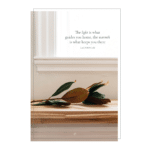 Essencio-mooie-A4-poster-met-quote-citaat-the-light-is-what-guides-you-home-ellie-rodriguez2
