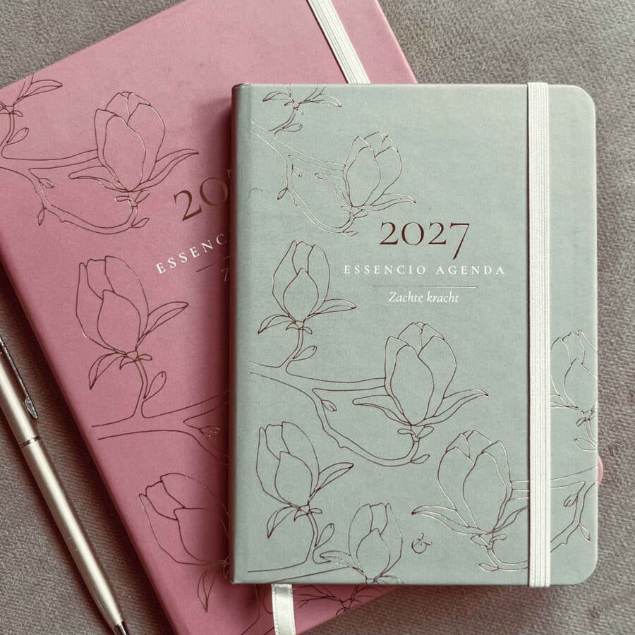 Essencio Agenda Familieplanner 2027 A5 en A6_©EssencioBrands_Essencio_0003_Laag 19 Familieplanner 2027 A5 en A6